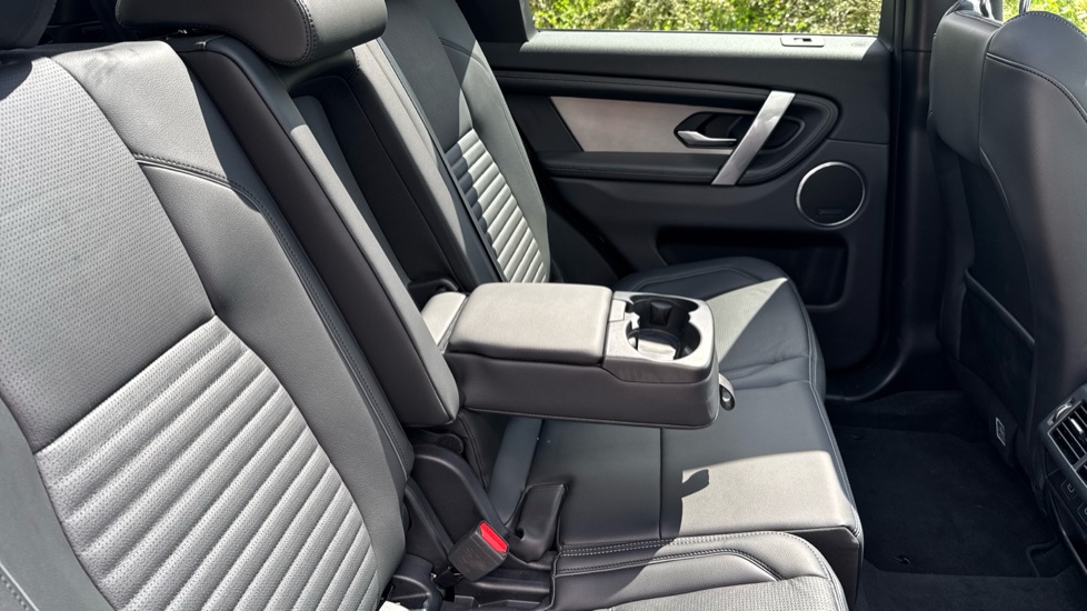 Land Rover Discovery Sport 2.0 D165 Dynamic SE 5dr Auto [7 Seat] Diesel Station Wagon - Image 41
