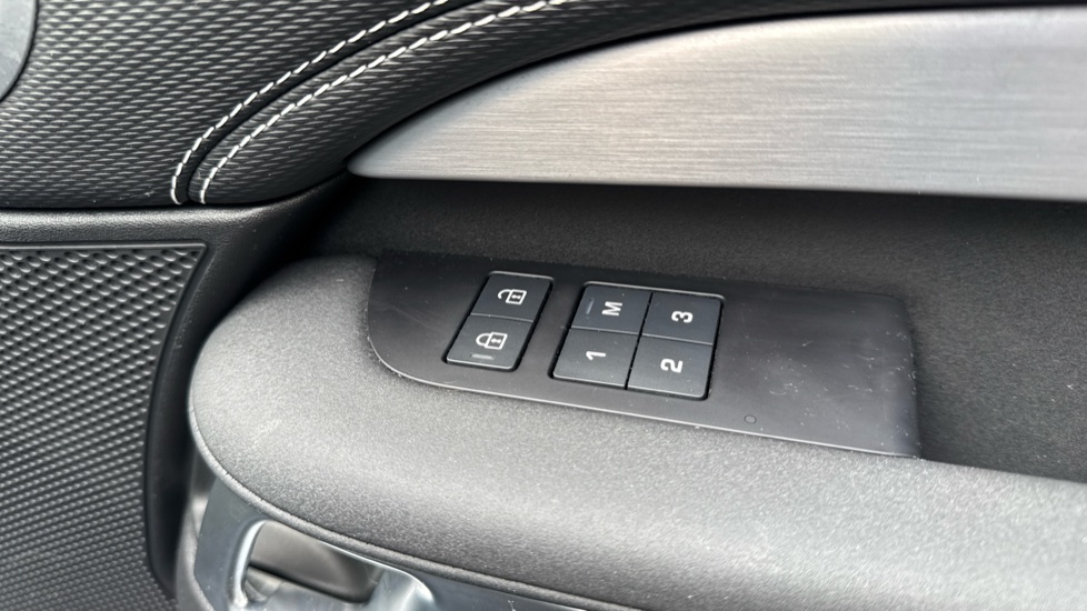 Land Rover Discovery Diesel 3.0 D350 Dynamic HSE Commercial Auto - Image 46