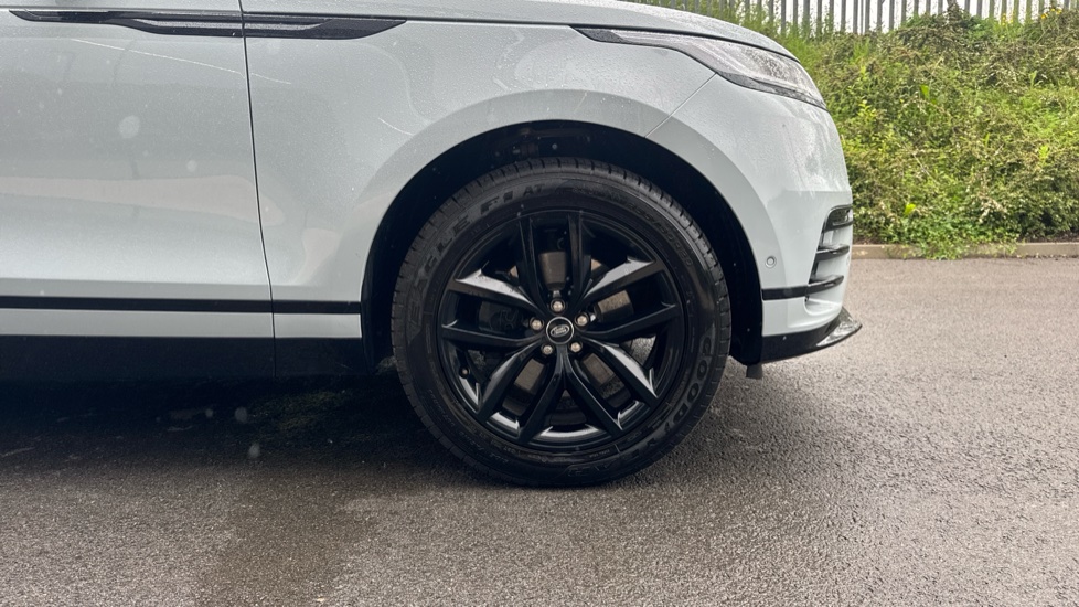 Land Rover Range Rover Velar 2.0 D200 MHEV Dynamic SE 5dr Auto Diesel Estate - Image 8