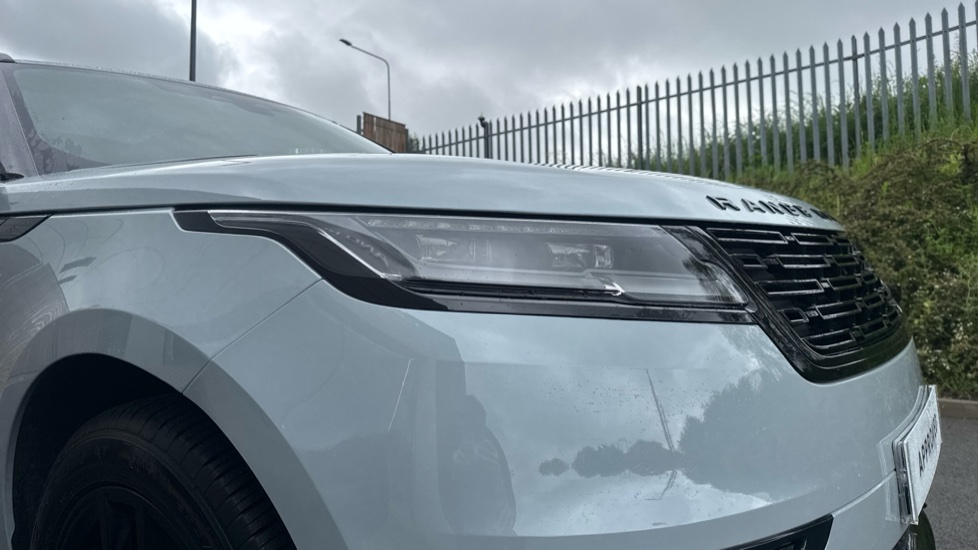 Land Rover Range Rover Velar 2.0 D200 MHEV Dynamic SE 5dr Auto Diesel Estate - Image 17