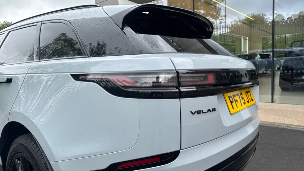 Land Rover Range Rover Velar 2.0 D200 MHEV Dynamic SE 5dr Auto Diesel Estate - Image 19