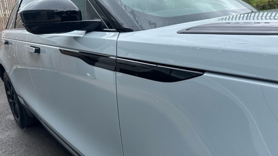 Land Rover Range Rover Velar 2.0 D200 MHEV Dynamic SE 5dr Auto Diesel Estate - Image 21