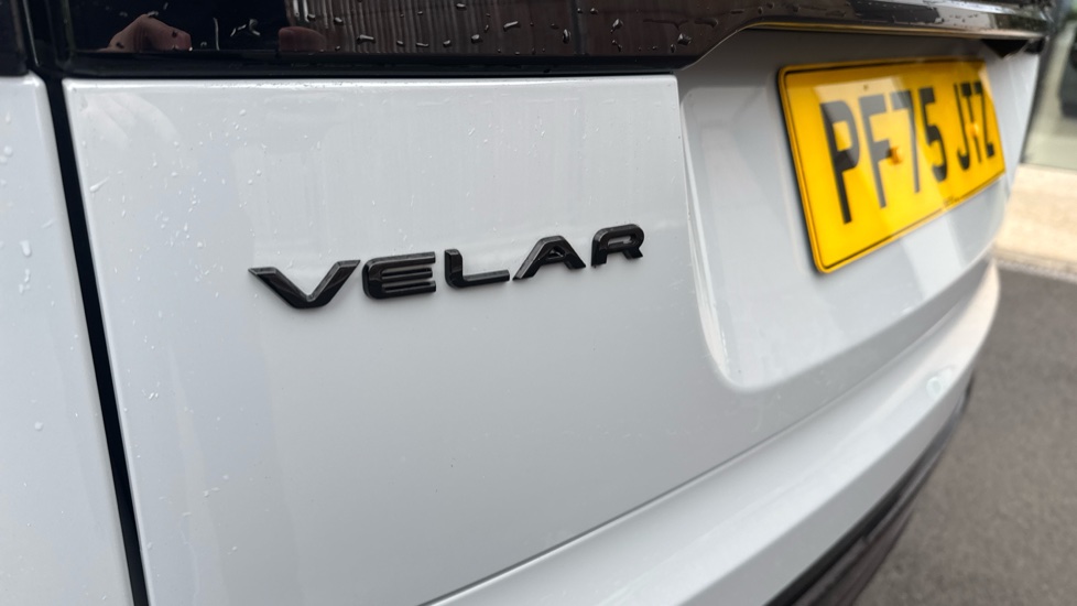 Land Rover Range Rover Velar 2.0 D200 MHEV Dynamic SE 5dr Auto Diesel Estate - Image 26