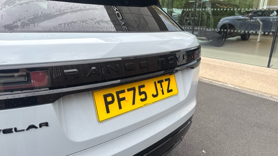 Land Rover Range Rover Velar 2.0 D200 MHEV Dynamic SE 5dr Auto Diesel Estate - Image 27