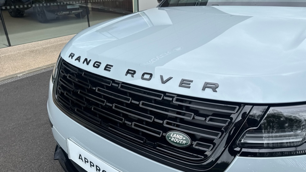 Land Rover Range Rover Velar 2.0 D200 MHEV Dynamic SE 5dr Auto Diesel Estate - Image 35