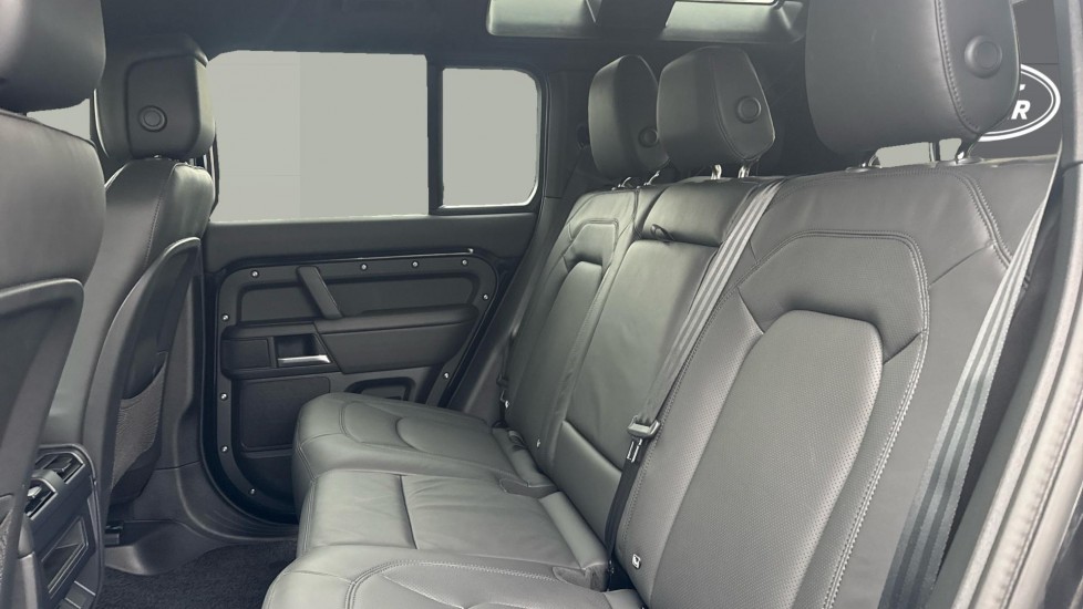 Land Rover Defender 3.0 D250 X-Dynamic HSE 110 5dr Auto Diesel Estate - Image 4