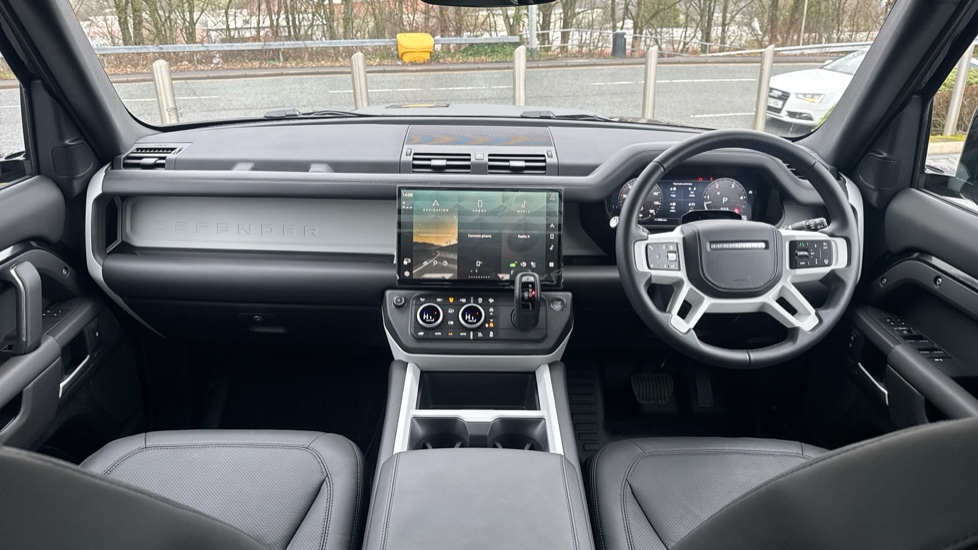 Land Rover Defender 3.0 D250 X-Dynamic HSE 110 5dr Auto Diesel Estate - Image 9