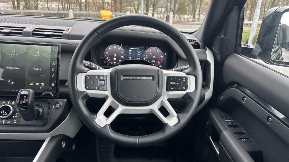 Land Rover Defender 3.0 D250 X-Dynamic HSE 110 5dr Auto Diesel Estate - Image 15