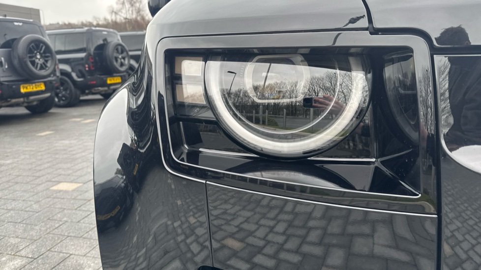 Land Rover Defender 3.0 D250 X-Dynamic HSE 110 5dr Auto Diesel Estate - Image 17