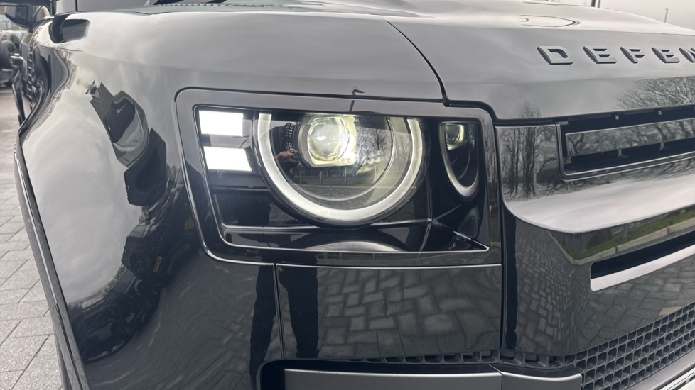 Land Rover Defender 3.0 D250 X-Dynamic HSE 110 5dr Auto Diesel Estate - Image 22