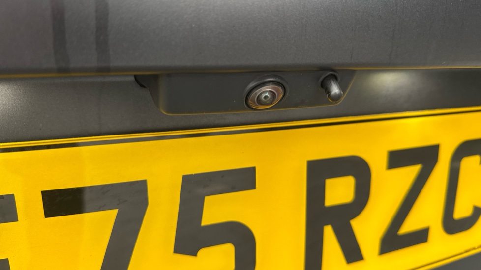 Land Rover Defender 3.0 D250 X-Dynamic HSE 110 5dr Auto Diesel Estate - Image 33