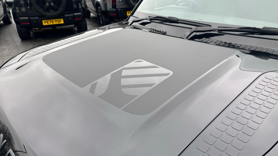 Land Rover Defender 3.0 D250 X-Dynamic HSE 110 5dr Auto Diesel Estate - Image 38