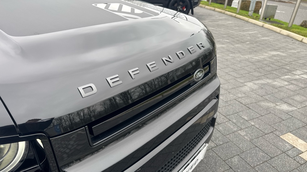 Land Rover Defender 3.0 D250 X-Dynamic HSE 110 5dr Auto Diesel Estate - Image 39
