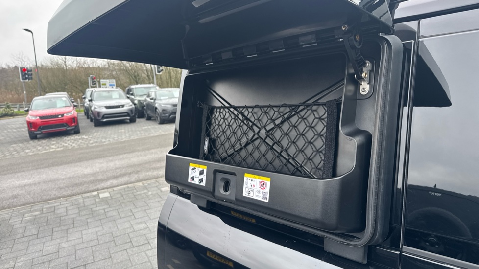Land Rover Defender 3.0 D250 X-Dynamic HSE 110 5dr Auto Diesel Estate - Image 43
