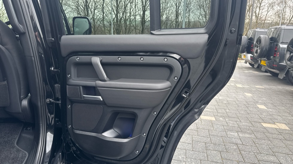 Land Rover Defender 3.0 D250 X-Dynamic HSE 110 5dr Auto Diesel Estate - Image 44
