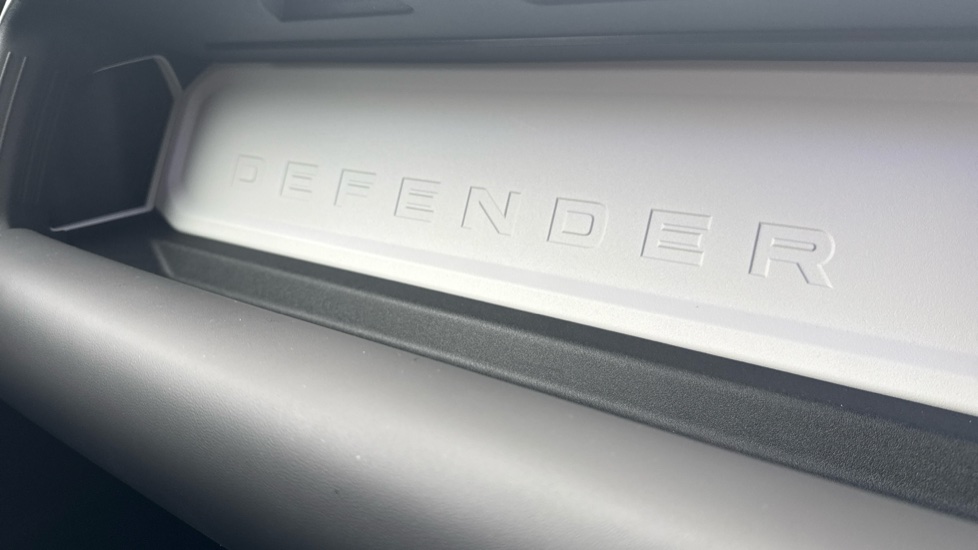 Land Rover Defender 3.0 D250 X-Dynamic HSE 110 5dr Auto Diesel Estate - Image 58