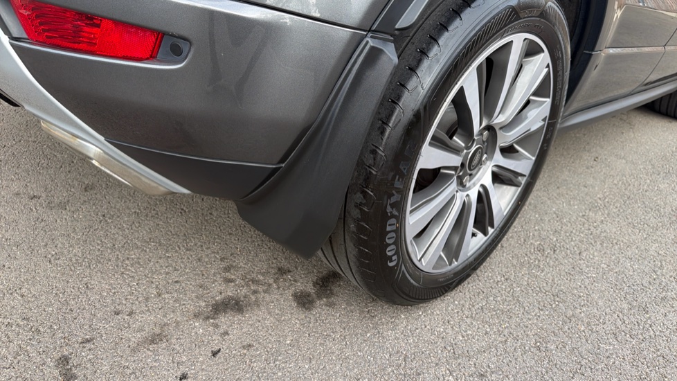 Land Rover Range Rover Evoque 2.0 TD4 HSE Dynamic 5dr Auto Diesel Hatchback - Image 27