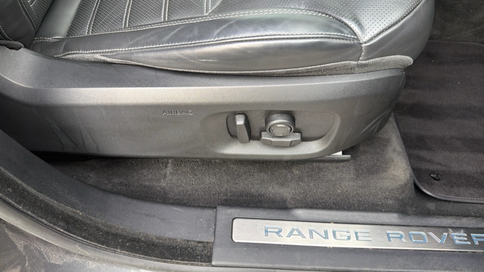 Land Rover Range Rover Evoque 2.0 TD4 HSE Dynamic 5dr Auto Diesel Hatchback - Image 49