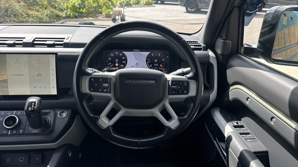 Land Rover Defender 3.0 D250 HSE 110 5dr Auto [6 Seat] Diesel Estate - Image 15