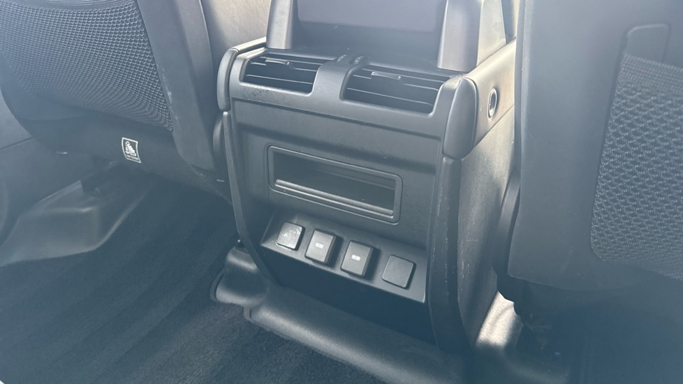 Land Rover Defender 3.0 D250 HSE 110 5dr Auto [6 Seat] Diesel Estate - Image 18