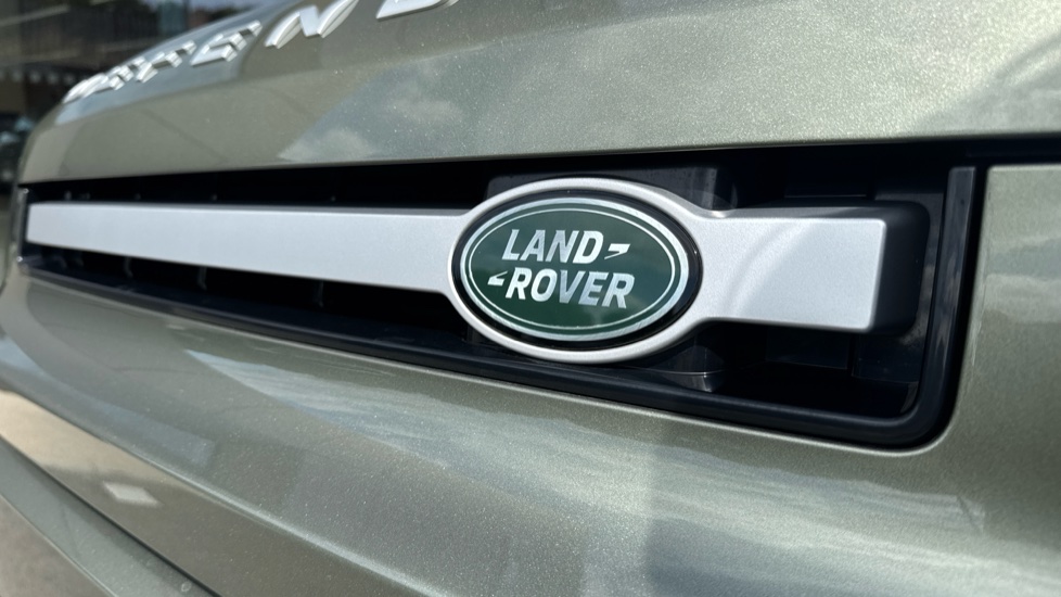 Land Rover Defender 3.0 D250 HSE 110 5dr Auto [6 Seat] Diesel Estate - Image 39