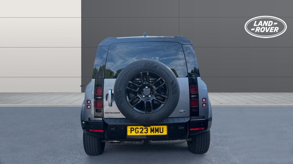Land Rover Defender 3.0 D300 X-Dynamic HSE 110 5dr Auto Diesel Estate - Image 6