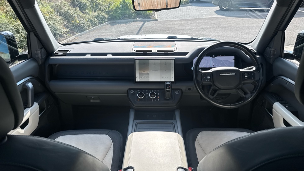 Land Rover Defender 3.0 D300 X-Dynamic HSE 110 5dr Auto Diesel Estate - Image 9