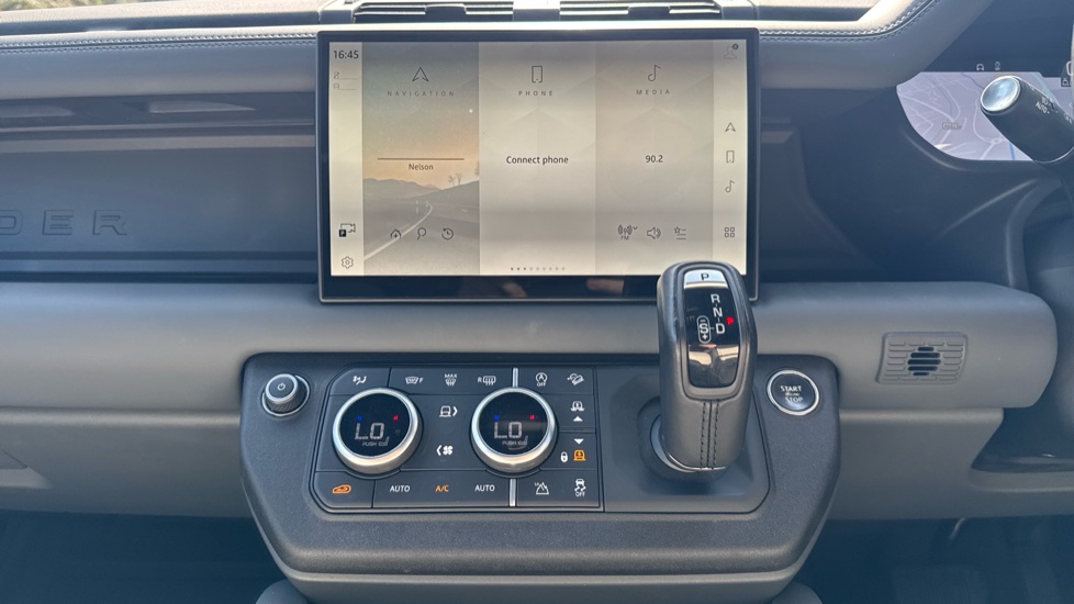Land Rover Defender 3.0 D300 X-Dynamic HSE 110 5dr Auto Diesel Estate - Image 14