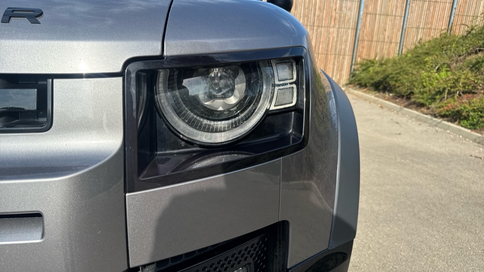 Land Rover Defender 3.0 D300 X-Dynamic HSE 110 5dr Auto Diesel Estate - Image 39