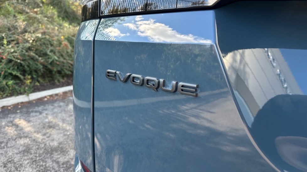 Land Rover Range Rover Evoque 2.0 D200 Dynamic SE 5dr Auto Diesel Hatchback - Image 25