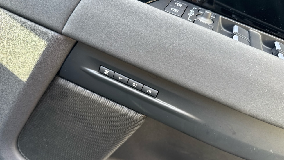 Land Rover Range Rover Evoque 2.0 D200 Dynamic SE 5dr Auto Diesel Hatchback - Image 44