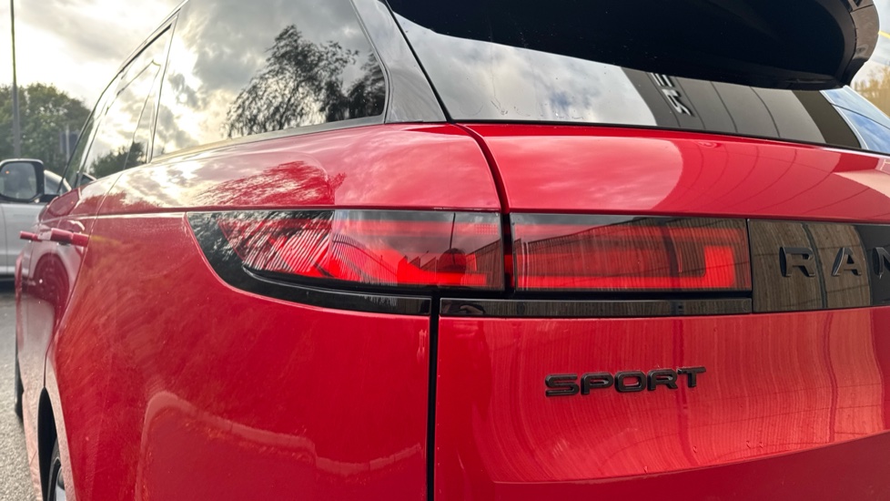 Land Rover Range Rover Sport 3.0 D300 Dynamic SE 5dr Auto Diesel Estate - Image 19