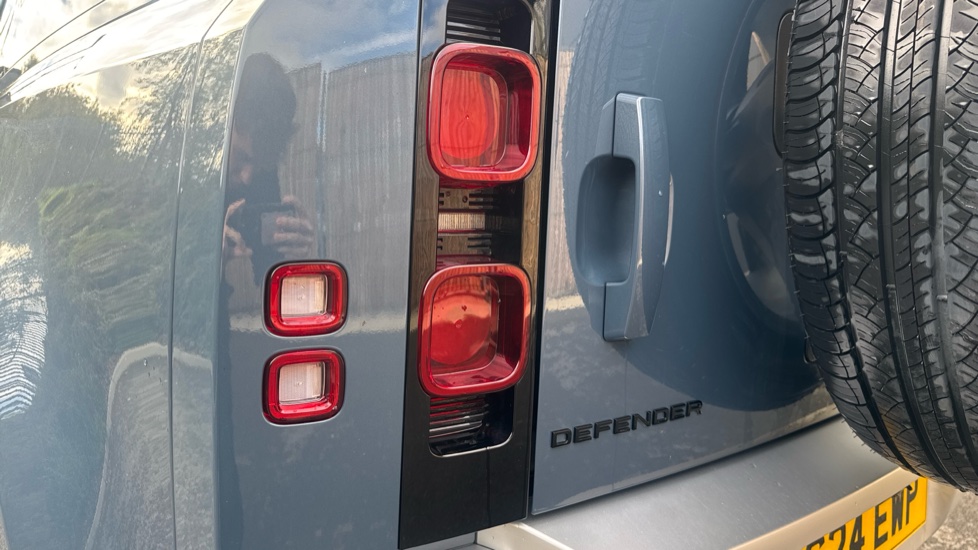 Land Rover Defender 3.0 D250 HSE 90 3dr Auto [6 Seat] Diesel Estate - Image 19
