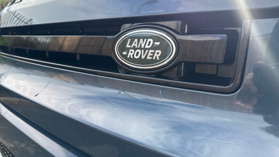 Land Rover Defender 3.0 D250 HSE 90 3dr Auto [6 Seat] Diesel Estate - Image 24