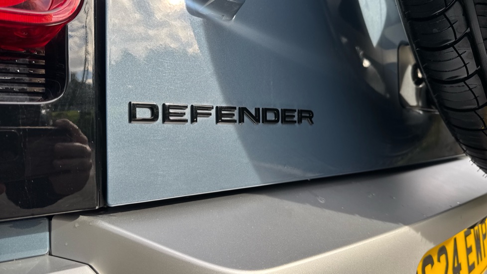 Land Rover Defender 3.0 D250 HSE 90 3dr Auto [6 Seat] Diesel Estate - Image 37