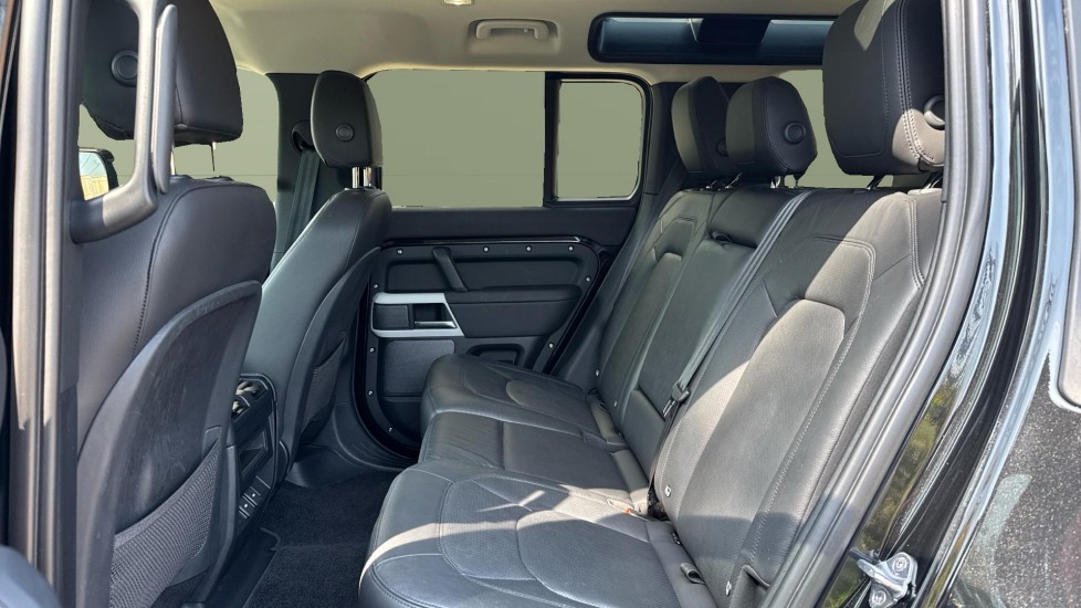 Land Rover Defender 3.0 D250 XS Edition 110 5dr Auto Diesel Estate - Image 4