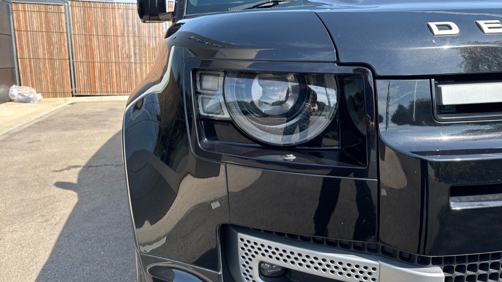 Land Rover Defender 3.0 D250 XS Edition 110 5dr Auto Diesel Estate - Image 17
