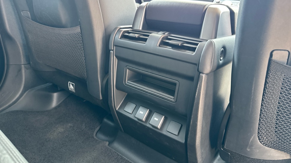 Land Rover Defender 3.0 D250 XS Edition 110 5dr Auto Diesel Estate - Image 18