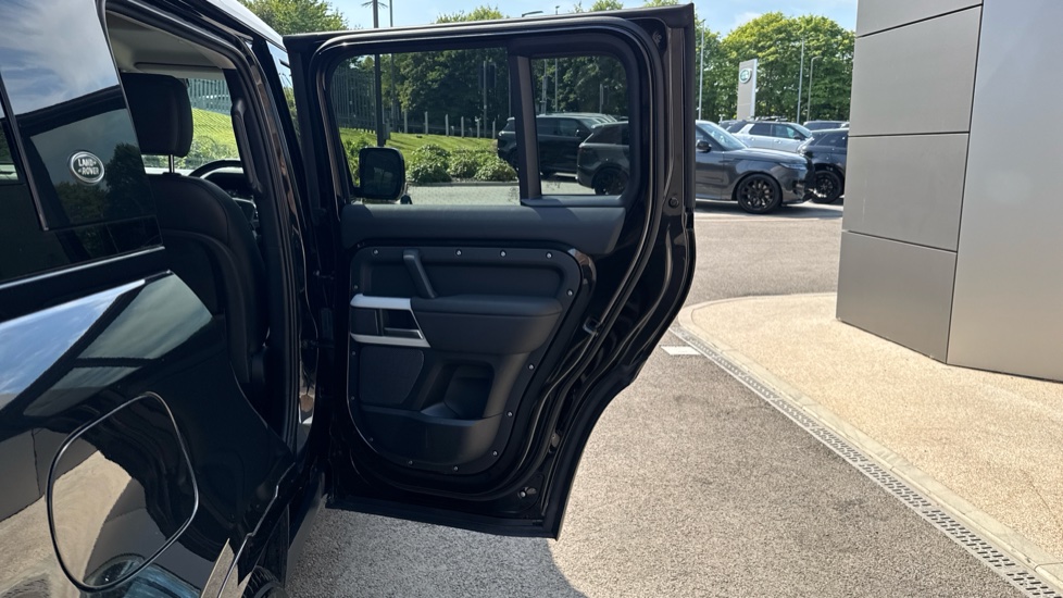 Land Rover Defender 3.0 D250 XS Edition 110 5dr Auto Diesel Estate - Image 43