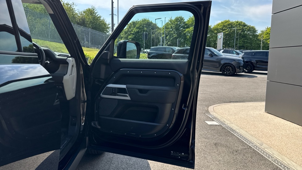 Land Rover Defender 3.0 D250 XS Edition 110 5dr Auto Diesel Estate - Image 45