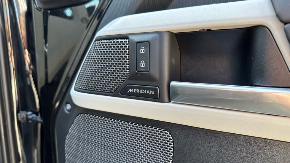 Land Rover Defender 3.0 D250 XS Edition 110 5dr Auto Diesel Estate - Image 46