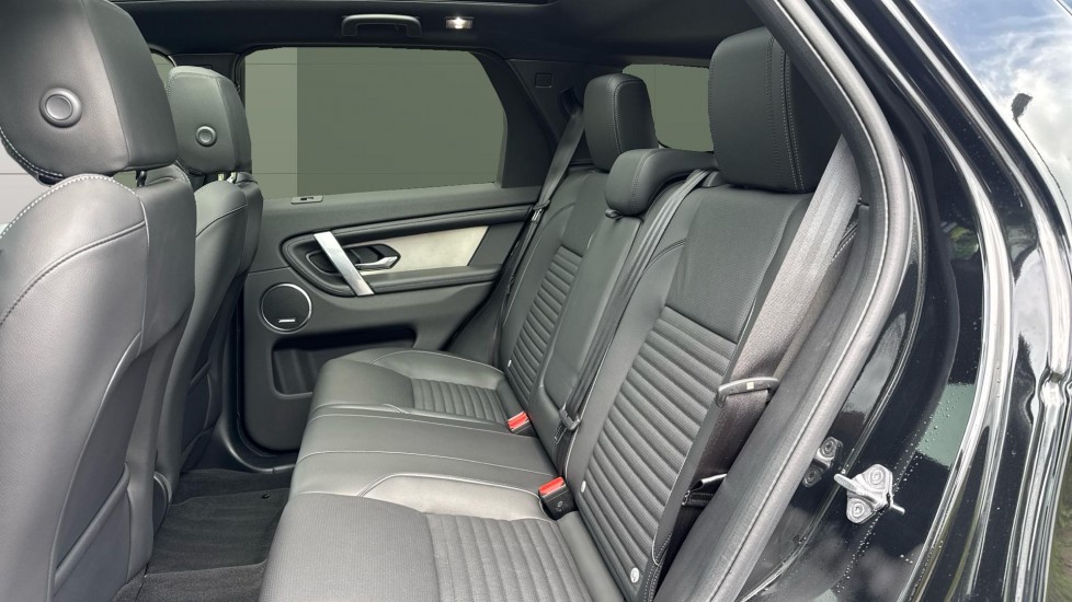 Land Rover Discovery Sport 2.0 D200 Dynamic SE 5dr Auto [5 Seat] Diesel Station Wagon - Image 4