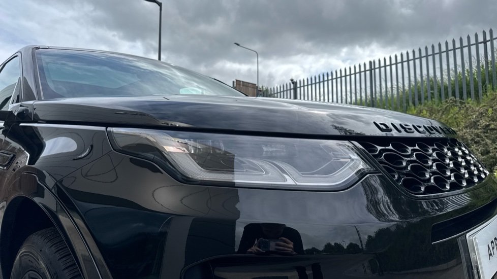 Land Rover Discovery Sport 2.0 D200 Dynamic SE 5dr Auto [5 Seat] Diesel Station Wagon - Image 17