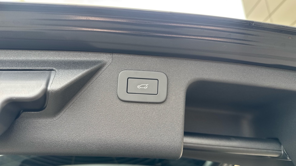 Land Rover Discovery Sport 2.0 D200 Dynamic SE 5dr Auto [5 Seat] Diesel Station Wagon - Image 29