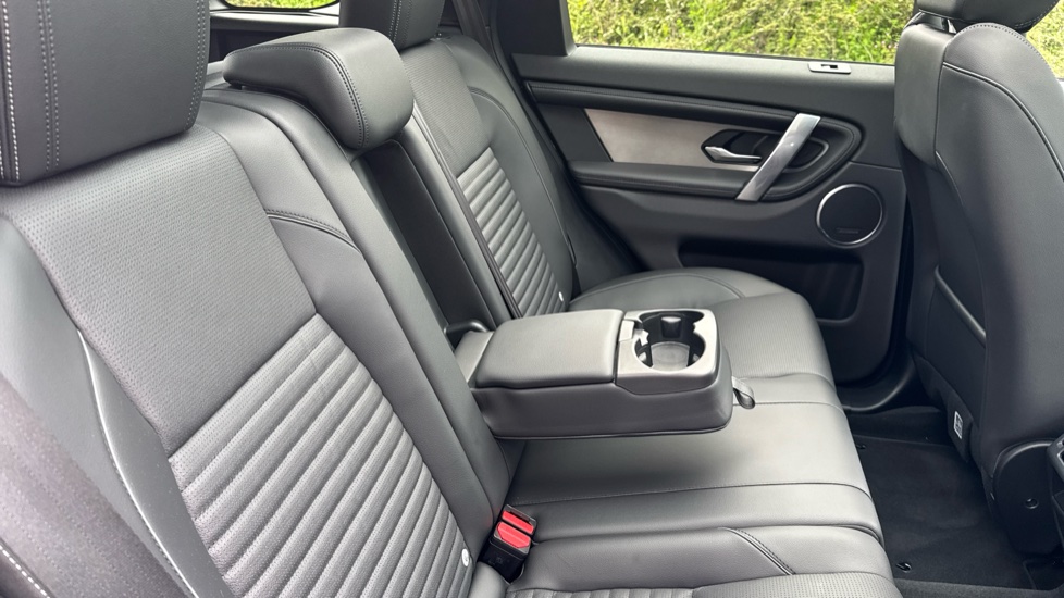 Land Rover Discovery Sport 2.0 D200 Dynamic SE 5dr Auto [5 Seat] Diesel Station Wagon - Image 40