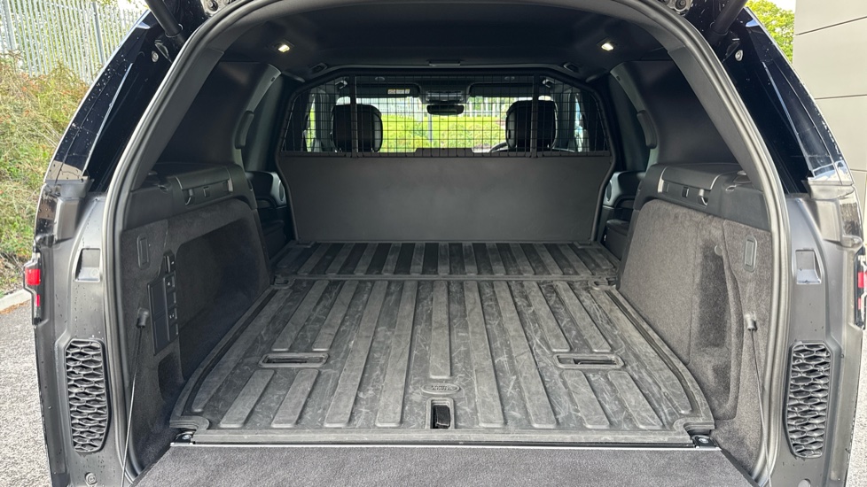 Land Rover Discovery Diesel 3.0 D350 Dynamic HSE Commercial Auto - Image 10