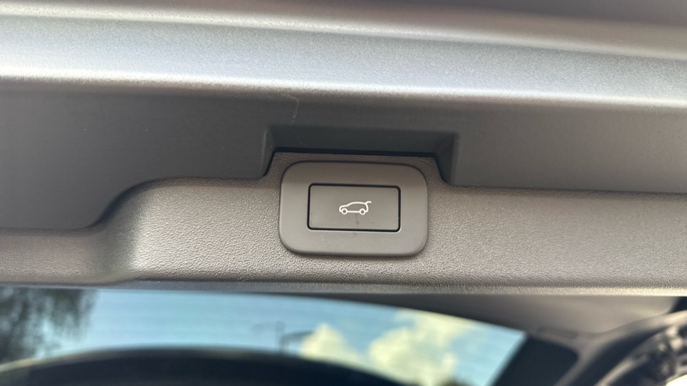 Land Rover Discovery Diesel 3.0 D350 Dynamic HSE Commercial Auto - Image 30