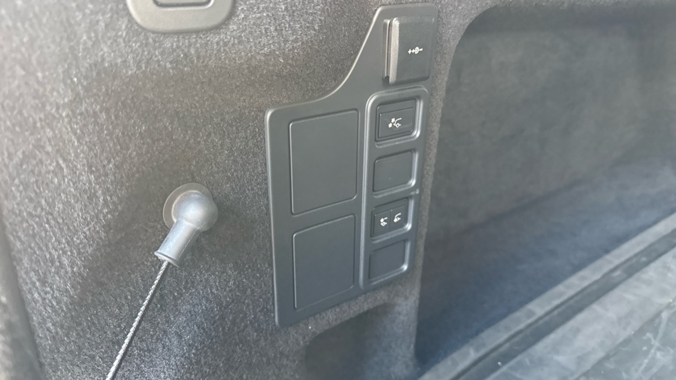 Land Rover Discovery Diesel 3.0 D350 Dynamic HSE Commercial Auto - Image 31