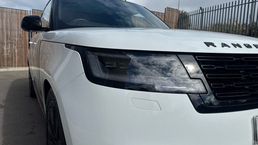 Land Rover Range Rover 3.0 P460e HSE 4dr Auto Estate - Image 17