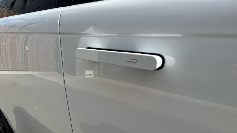 Land Rover Range Rover 3.0 P460e HSE 4dr Auto Estate - Image 22